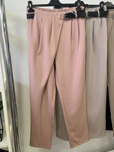 Kép betöltése a galériamegjelenítőbe: 90342 IRIS átlapolt nadrág övvel
