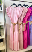 Kép betöltése a galériamegjelenítőbe: 24609 MANGÓ fodros vászon maxi ruha övvel
