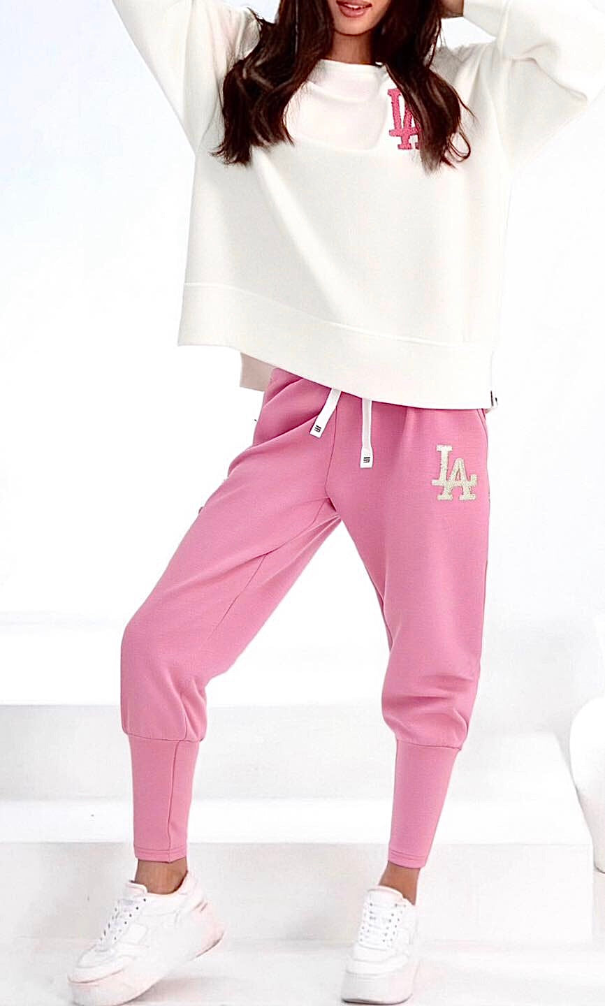 2437 LA jogging