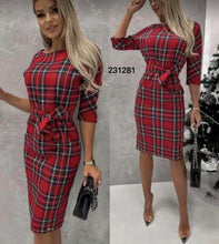 Kép betöltése a galériamegjelenítőbe: 231281 KOCKÁS szűk ruha
