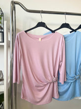 Kép betöltése a galériamegjelenítőbe: 7439 LEA oldalt húzott felső
