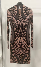 Kép betöltése a galériamegjelenítőbe: 20525 BETTY strasszköves mintás ruha
