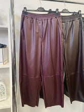 Kép betöltése a galériamegjelenítőbe: 5569 ROBIN ballon műbőr nadrág
