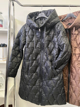 Kép betöltése a galériamegjelenítőbe: 88903 RENATA steppelt kabát
