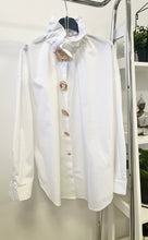 Kép betöltése a galériamegjelenítőbe: 8975 MITTA fodros nyakú vászon ing
