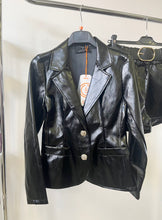 Kép betöltése a galériamegjelenítőbe: 19107 EMMA fényes műbőr blézer
