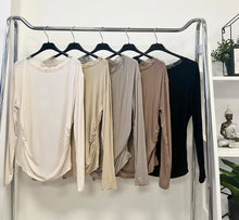 Kép betöltése a galériamegjelenítőbe: 65154 DETTY csipkés csónak nyakú felső
