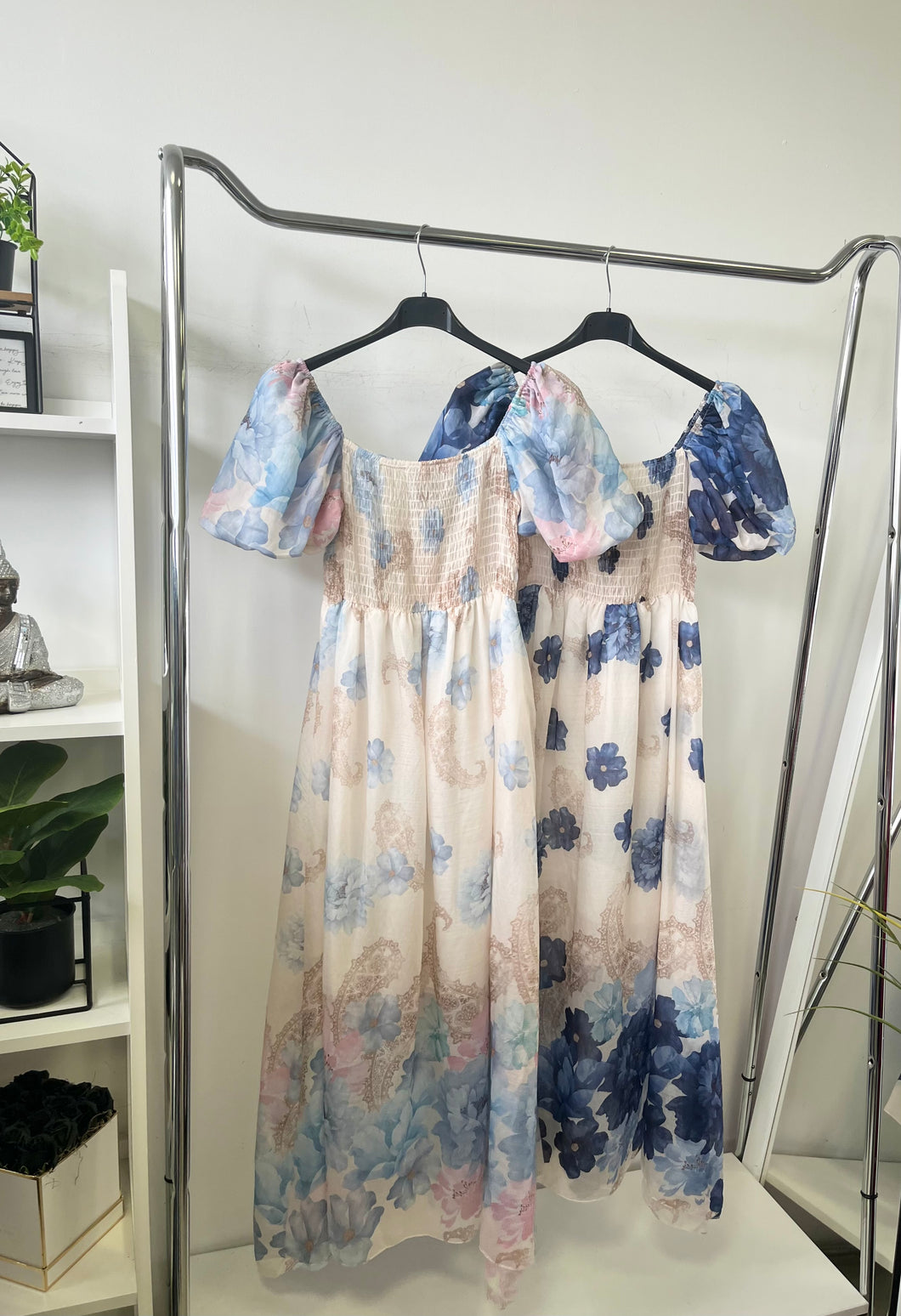 12650 LORINA virágos műselyem ruha