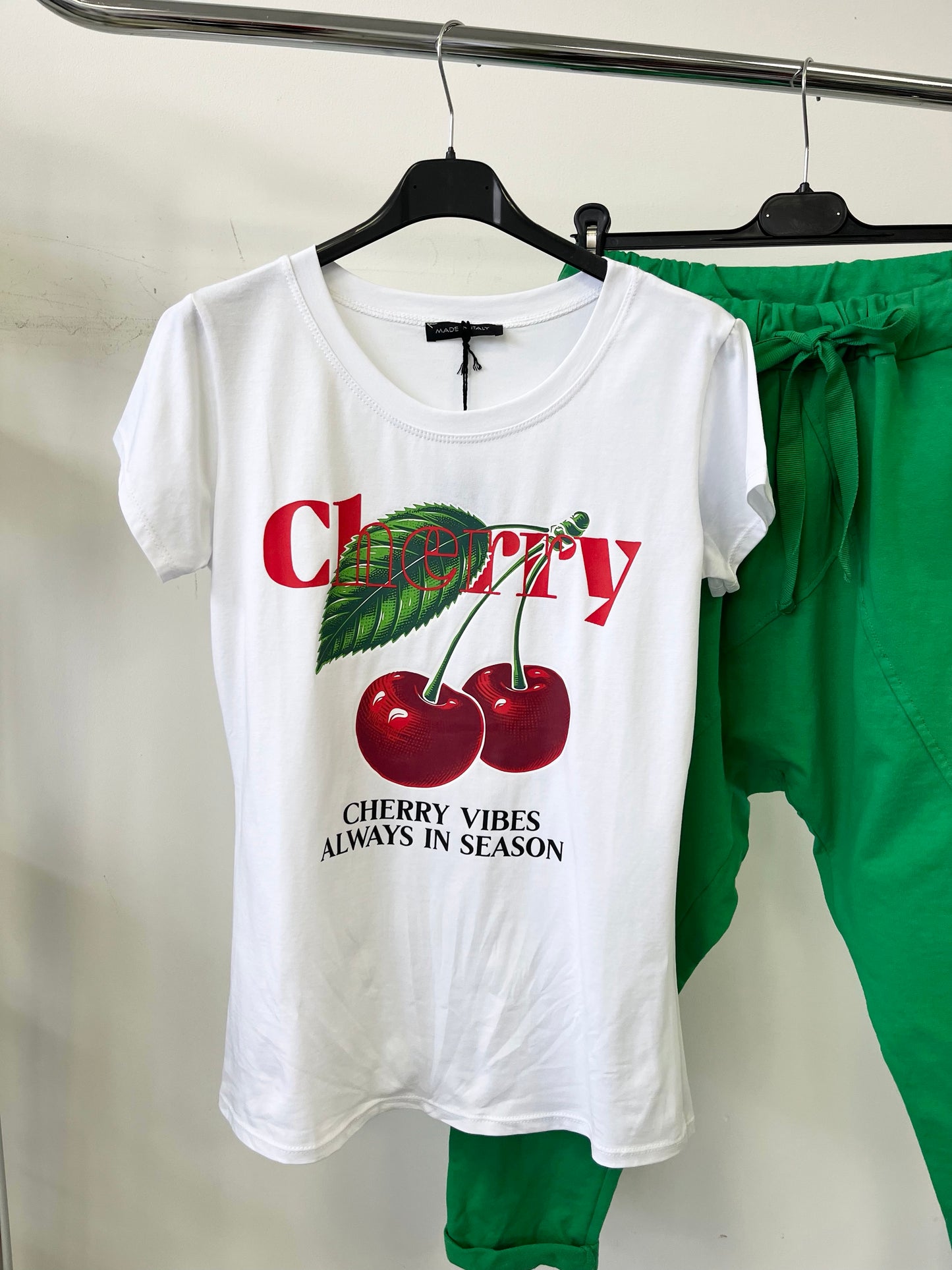 2415 CHERRY VIBES pamut póló