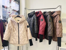 Kép betöltése a galériamegjelenítőbe: 88897 ZOÉ passzés ujjú steppelt kabát
