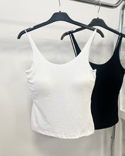 Kép betöltése a galériamegjelenítőbe: 5037 IZZY spagetti pántos top
