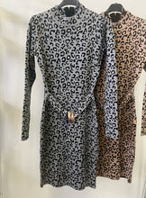 Kép betöltése a galériamegjelenítőbe: JASMINE öves ruha 93260
