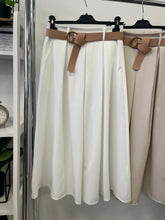 Kép betöltése a galériamegjelenítőbe: 7755 VICTORIA zsebes hosszú szoknya
