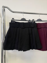 Kép betöltése a galériamegjelenítőbe: 31932 RAION rakott pamut szoknya/sort
