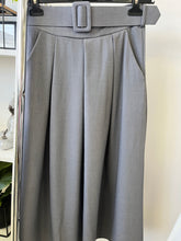 Kép betöltése a galériamegjelenítőbe: 3316 DORINA öves, zsebes szoknya
