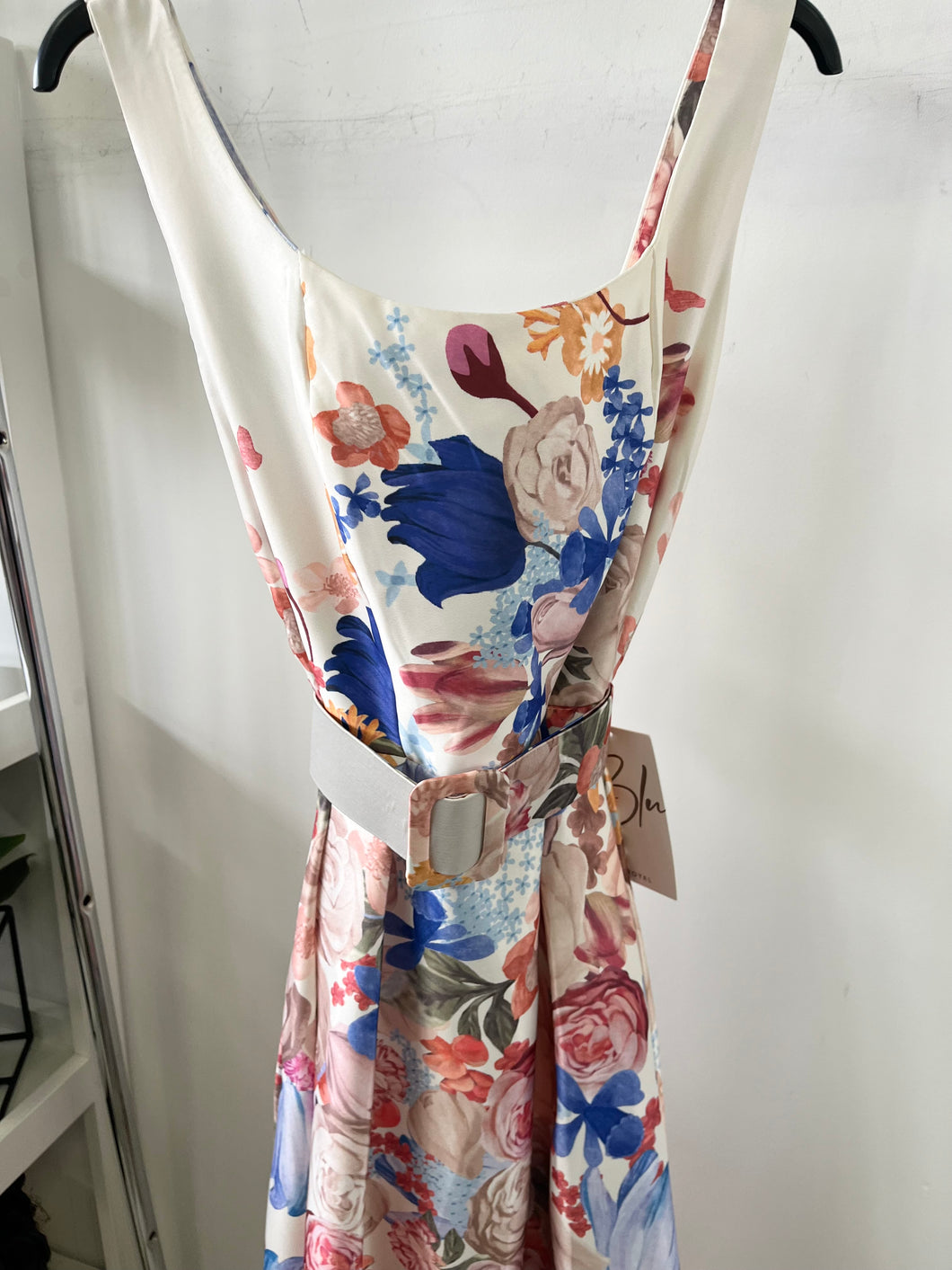 4151 ROSALINDA virágos öves hosszú ruha