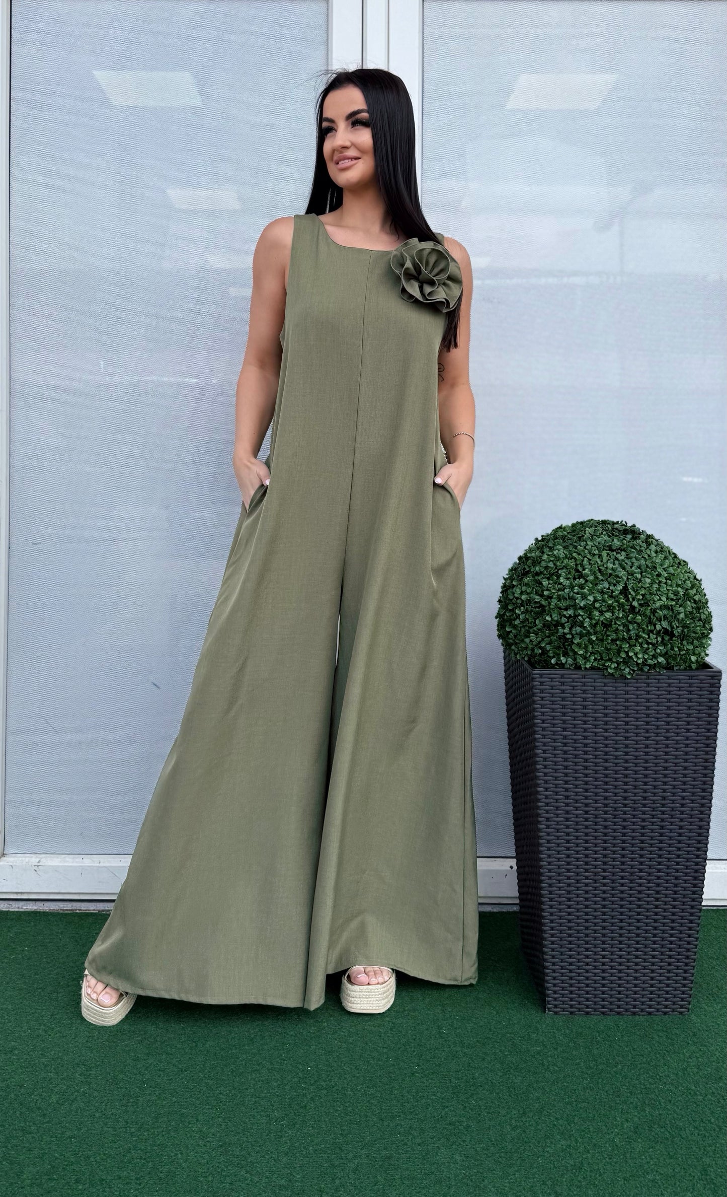 58087 LIDIA zsebes extra bőszárú overál brossal