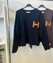 Kép betöltése a galériamegjelenítőbe: 85748 HENNA oversized kötött pulóver
