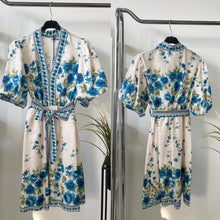 Kép betöltése a galériamegjelenítőbe: 3780 MELINA virág mintás vászon ruha
