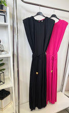 Kép betöltése a galériamegjelenítőbe: 57360 DORINA pliszírozott ruha
