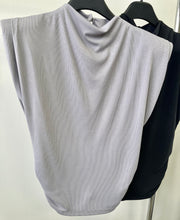 Kép betöltése a galériamegjelenítőbe: 36896 RIKKY oldalt húzott felső válltöméssel
