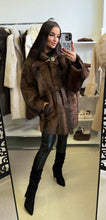 Kép betöltése a galériamegjelenítőbe: 8811-1 BARBARA nerc hatású műszőr kabát
