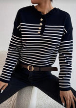 Kép betöltése a galériamegjelenítőbe: 7702 Csíkos pulóver
