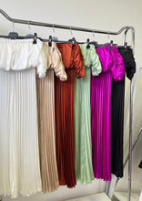 Kép betöltése a galériamegjelenítőbe: 10102 BETTA szatén nadrág+top szett
