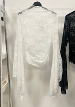 Kép betöltése a galériamegjelenítőbe: 2086 POLLY harang ujjú csipke felső
