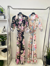 Kép betöltése a galériamegjelenítőbe: 10500 LUCY virágos öves vászon ruha
