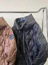 Kép betöltése a galériamegjelenítőbe: 88903 RENATA steppelt kabát
