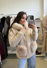 Kép betöltése a galériamegjelenítőbe: 25002 ALMA vastag zsenília kapucnis kardigán / átmeneti kabát
