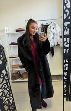 Kép betöltése a galériamegjelenítőbe: 230121 HELENA műszőrme bunda
