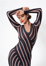 Kép betöltése a galériamegjelenítőbe: 19683 LANA strasszköves mintás v nyakú ruha
