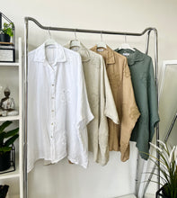 Kép betöltése a galériamegjelenítőbe: 2858 LENVÁSZON oversize ing virág díszítèssel
