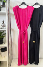 Kép betöltése a galériamegjelenítőbe: 57360 DORINA pliszírozott ruha
