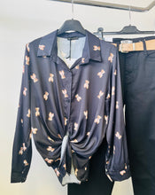 Kép betöltése a galériamegjelenítőbe: 7988 MACI szatén ing
