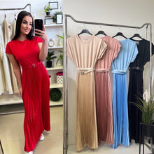 Kép betöltése a galériamegjelenítőbe: 3735 CLARA pliszírozott szoknyás ruha
