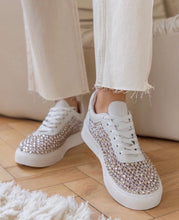 Kép betöltése a galériamegjelenítőbe: 627 DIAMOND hálós strasszos cipő
