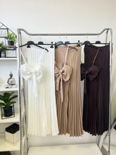 Kép betöltése a galériamegjelenítőbe: 10159 ALIANA top + pliszírozott nadrág szett
