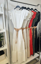 Kép betöltése a galériamegjelenítőbe: 24609 MANGÓ fodros vászon maxi ruha övvel
