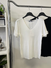 Kép betöltése a galériamegjelenítőbe: 0131 KATHY V nyakú vékony kötött felső
