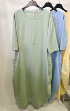 Kép betöltése a galériamegjelenítőbe: 38957 LORENA pamut zsebes hagyma ruha
