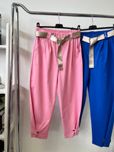 Kép betöltése a galériamegjelenítőbe: 7048/52693 HAILEY gombos szárú nadrág
