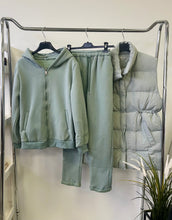 Kép betöltése a galériamegjelenítőbe: 288 Mellény+jogging szett
