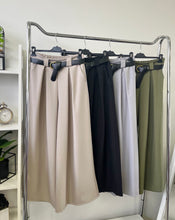 Kép betöltése a galériamegjelenítőbe: 33206 MIA bőszárú nadrág
