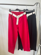 Kép betöltése a galériamegjelenítőbe: 52125 STACY öves nadrág
