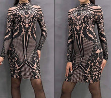 Kép betöltése a galériamegjelenítőbe: 19864 STELLA strasszköves mintás ruha
