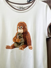 Kép betöltése a galériamegjelenítőbe: 1592 PUNCH monkey+plüss póló
