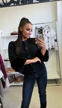 Kép betöltése a galériamegjelenítőbe: 9098 ANY szőrmés ujjú gombos oversize kardigán / felső
